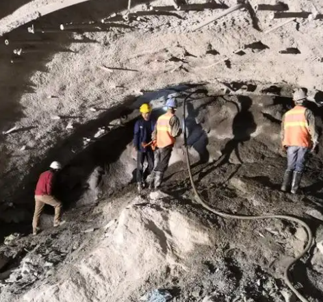 柯城拱顶带模注浆料的施工流程及注意事项